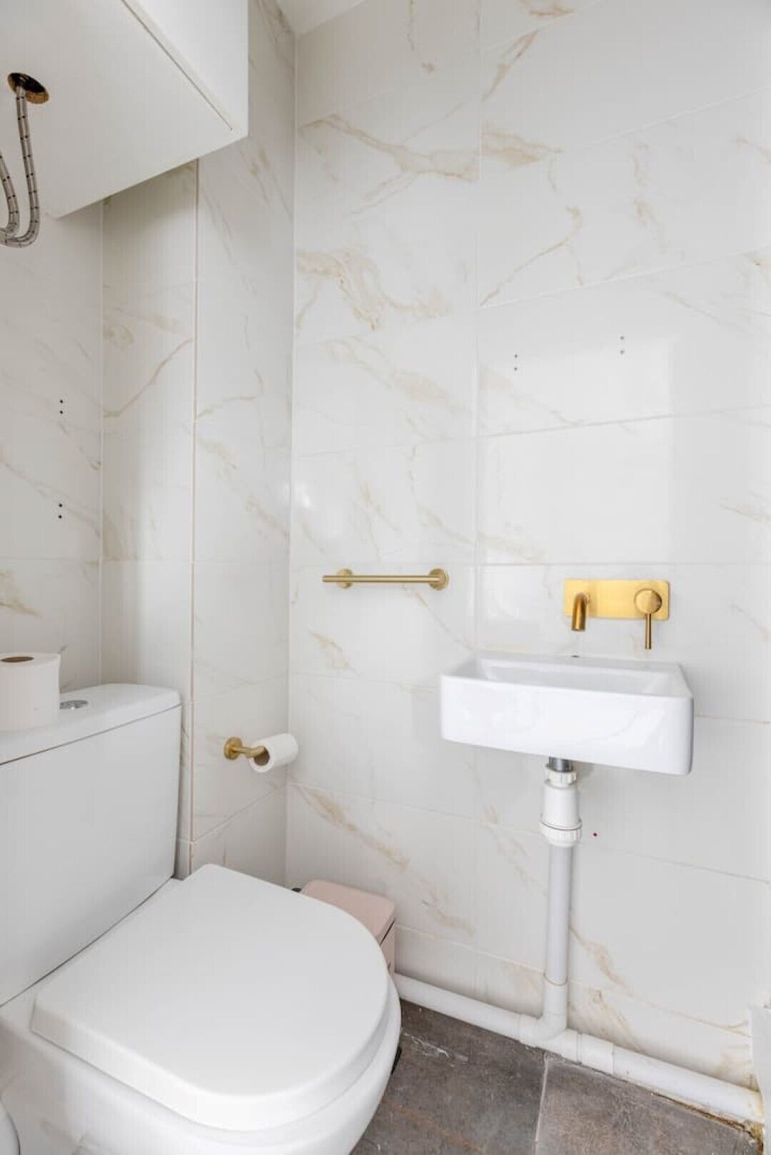 Serviettes fournies, papier de toilette