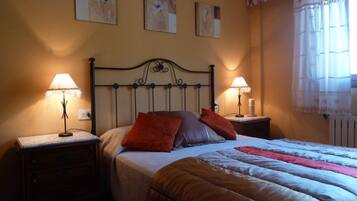 5 slaapkamers, een bureau, een strijkplank/strijkijzer, gratis wifi