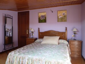5 habitaciones, escritorio, tabla de planchar con plancha y wifi gratis