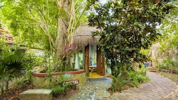 Design Cabin, Garden View | Free WiFi, bed sheets