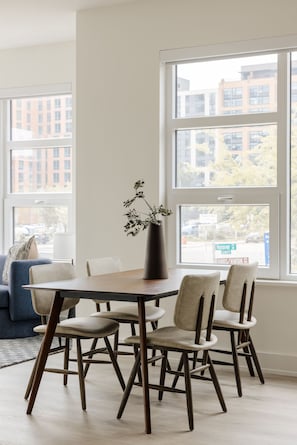 Deluxe Apartment, 1 Bedroom | In-room dining