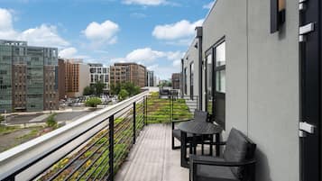 Penthouse, 1 Bedroom, Non Smoking | Iron/ironing board, free WiFi, bed sheets