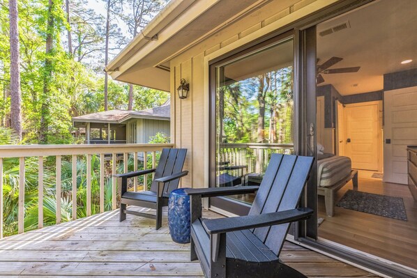 Terrace/patio - Walk to beach, pool and community dock (Kiawah Island)