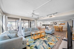 Smart TV - Sea Club 9-52 - Steps from the beach in Indian Shores! (Indian Shores)