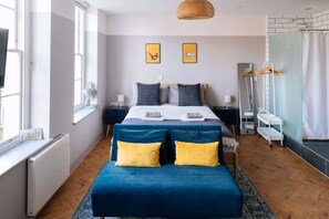 1 bedroom, iron/ironing board, Internet, bed sheets - Stunning Studio Flat with Scenic Views (Bath and North East Somerset)