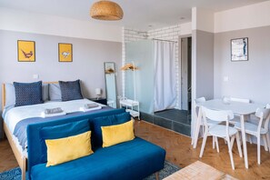 1 bedroom, iron/ironing board, Internet, bed sheets - Stunning Studio Flat with Scenic Views (Bath and North East Somerset)