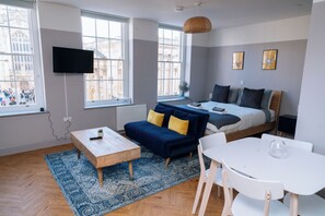 Interior - Stunning Studio Flat with Scenic Views (Bath and North East Somerset)