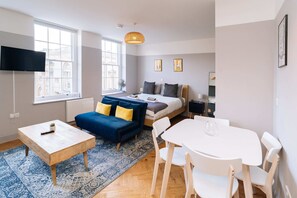 Interior - Stunning Studio Flat with Scenic Views (Bath and North East Somerset)