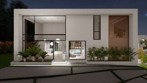 Ein modernes Haus mit einer großen Glasdoor, die zu einem Poolbereich führt, einer sichtbaren Küche und einem gepflegten Garten.