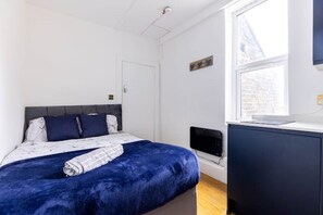 1 bedroom, iron/ironing board, WiFi, bed sheets - Tiny Studio in the Heart of City (London)