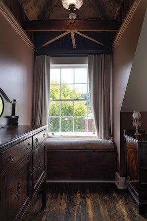 Standard Room | 1 bedroom, individually decorated, individually furnished