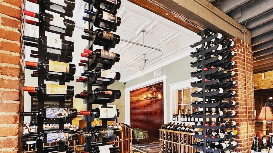 The NuWray Hotel & Carriage House