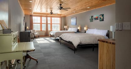 The NuWray Hotel & Carriage House