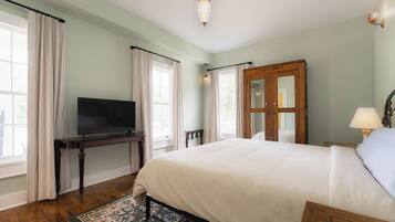 Standard Room | 1 bedroom, individually decorated, individually furnished