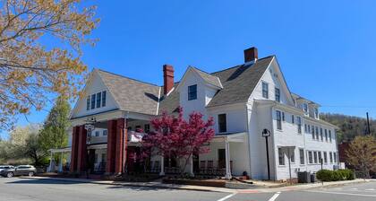 The NuWray Hotel & Carriage House