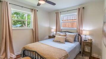 3 chambres, coffres-forts dans les chambres, bureau