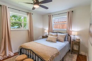 3 chambres, coffres-forts dans les chambres, bureau