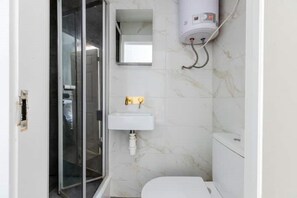 風筒、提供毛巾、廁紙