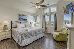 4 bedrooms, WiFi, bed sheets - The Beach Hive | 1570 ft to the beach | Private Pool, Hot Tub, and Dog Friendly (Kill Devil Hills)