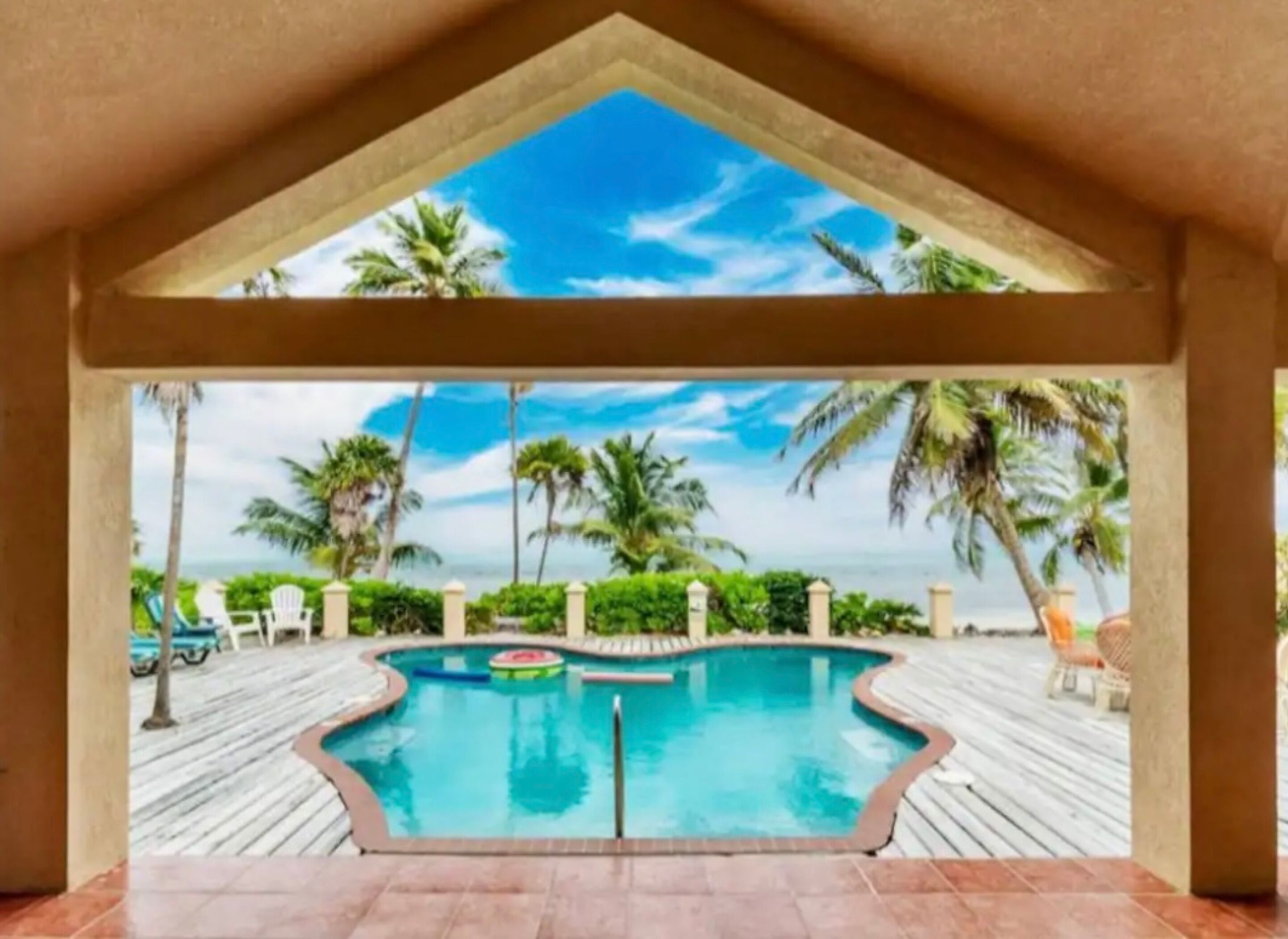 Hồ bơi ngoài trời 