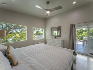 4 slaapkamers, een strijkplank/strijkijzer, wifi, beddengoed