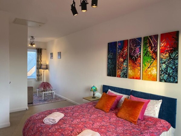 4 bedrooms, iron/ironing board, WiFi, bed sheets
