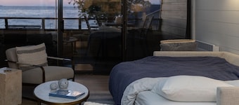 Stunning Beachfront Condo: Whale Watching & Cruise Ship Views