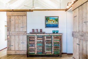 Interior - Gorgeous oceanfront apartment 5p, on the boulevard, 5 min walk from towncenter (kralendijk)