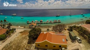 Beach - Gorgeous oceanfront apartment 5p, on the boulevard, 5 min walk from towncenter (kralendijk)