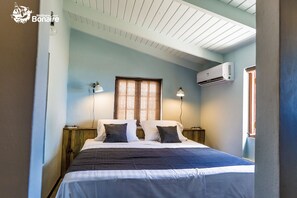 2 bedrooms, WiFi, bed sheets - Gorgeous oceanfront apartment 5p, on the boulevard, 5 min walk from towncenter (kralendijk)