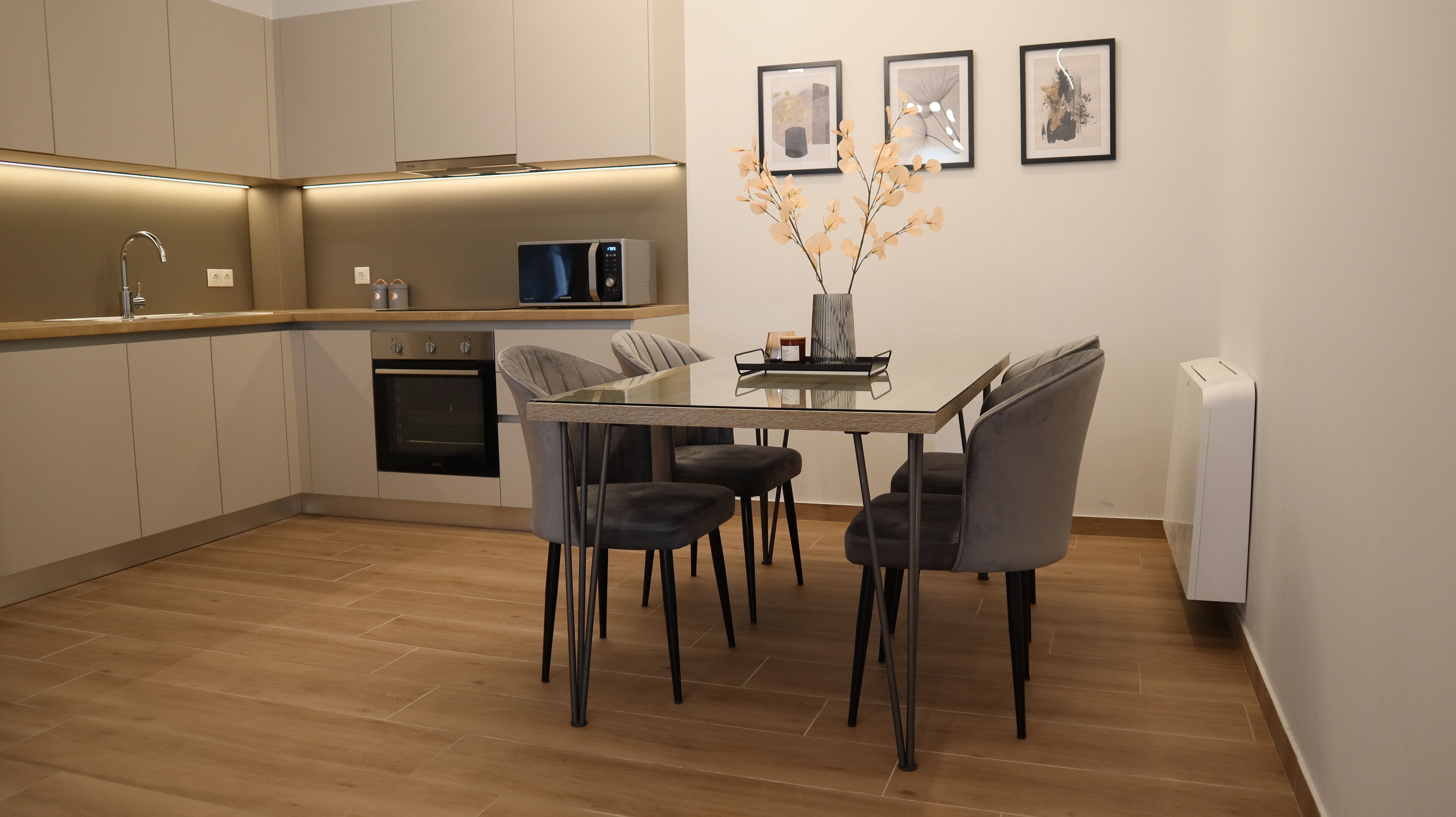Comfort Apartment, Ground Floor (Armonia) | Living area | 43-inch Smart TV with digital channels