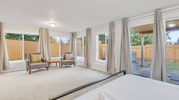 6 bedrooms, iron/ironing board, WiFi, bed sheets