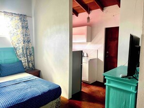 1 habitación, tabla de planchar con plancha, wifi y ropa de cama