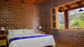 6 habitaciones, tabla de planchar con plancha y cuna de viaje