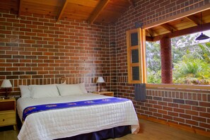 6 chambres, fer et planche à repasser, lit parapluie, Wi-Fi gratuit