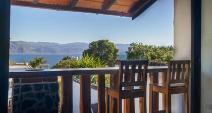 Tropical Oasis with Jacuzzi - Lush Garden and Lake View