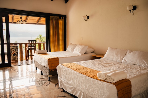 6 habitaciones, tabla de planchar con plancha y cuna de viaje