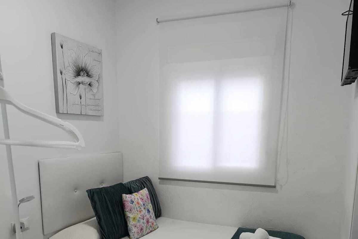 Comfort Room | 1 bedroom, iron/ironing board, free WiFi, bed sheets