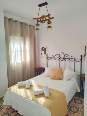 Chambre Familiale (Habitación triple familiar (2)) | Fer et planche à repasser, Wi-Fi gratuit, draps fournis