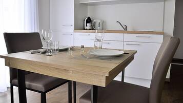 Apartment, 1 Bedroom, Accessible | In-room dining