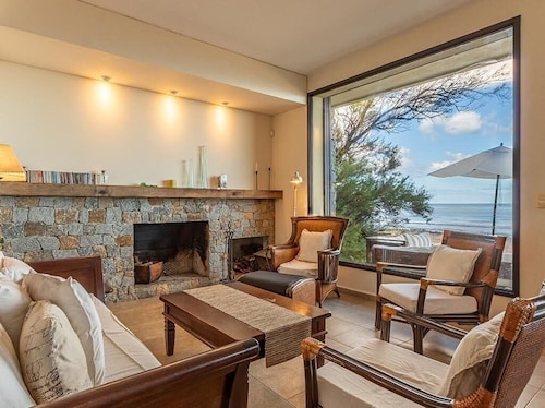 Frontline Beach House: Your Dream Vacation in a Home with private beach access