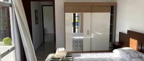 2 habitaciones, escritorio y cortinas blackout