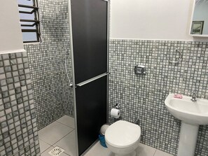 Villa | Bathroom | Free toiletries - Casa Confortável  (Joinville)