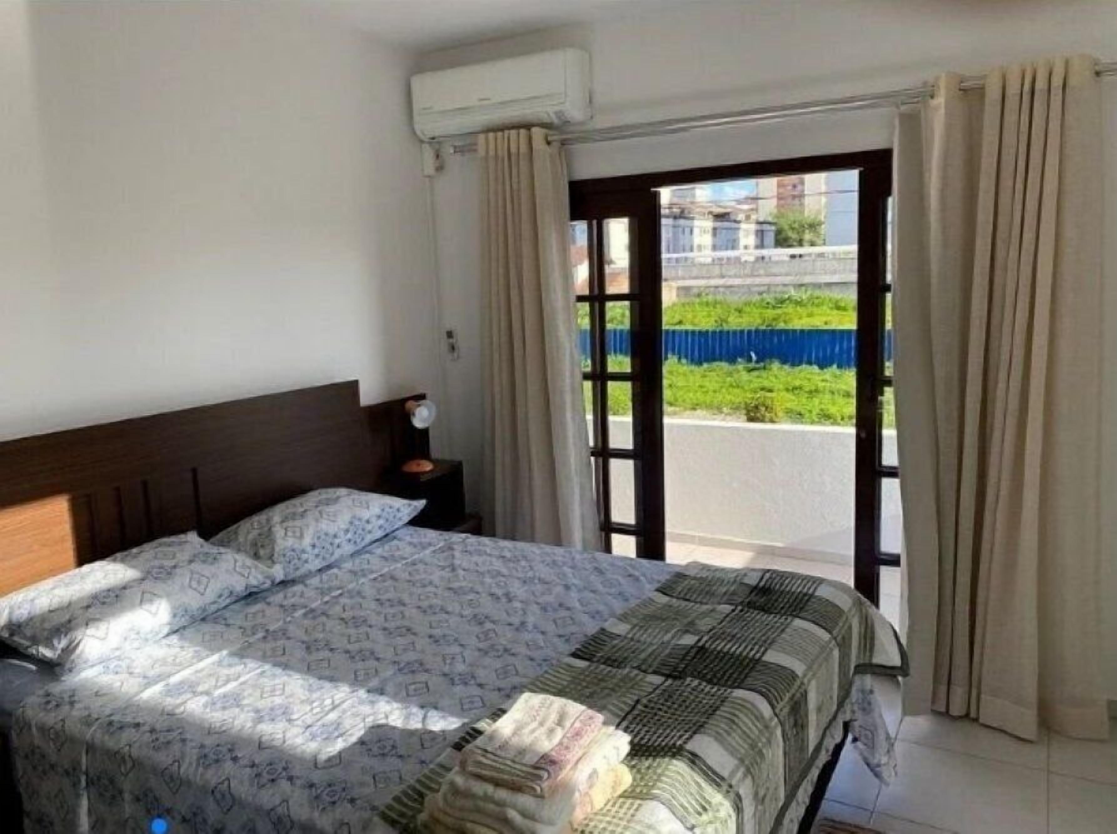 Vila | 2 quartos, escrivaninha, cortinas blackout