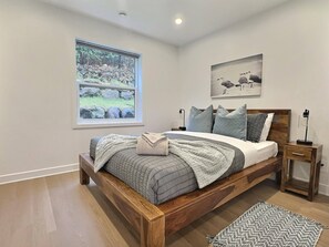 2 bedrooms, iron/ironing board, travel cot, free WiFi