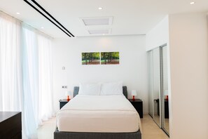 2 bedrooms, iron/ironing board, WiFi, bed sheets - LUXURY TWO-BEDROOM DUPLEX CONTEMPORARY CONDO (St George)