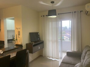 Apartemen | Area keluarga | TV