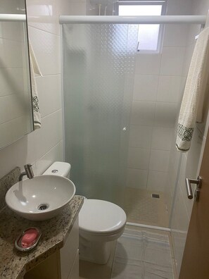 Apartment | Bathroom | Free toiletries - Loft Descolado Glória (Joinville)