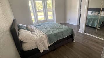 3 bedrooms, travel crib, WiFi, bed sheets