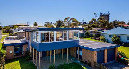 7 Murrah Street- Ample space, featuring a superb enclosed entertainment area with views